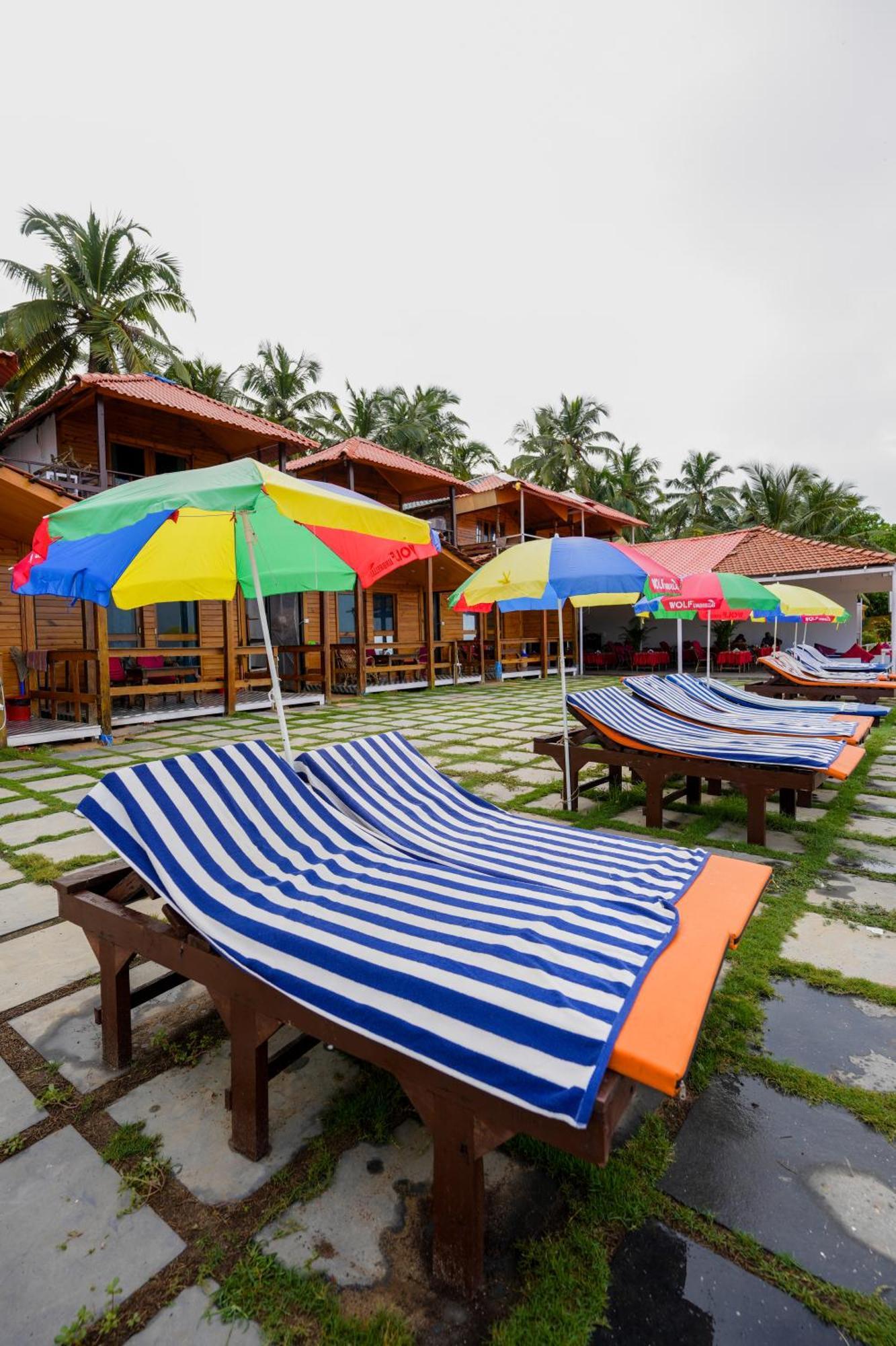 Om Sai Beach Resort アゴンダ エクステリア 写真